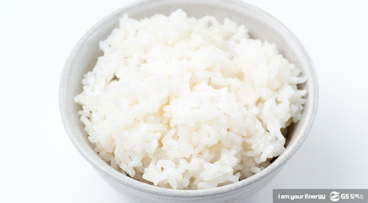 흰 쌀밥에 김치 