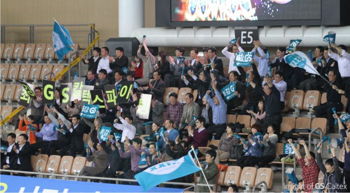 여자배구 응원단 관객