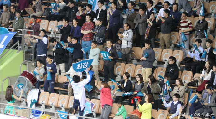 여자배구, 응원단 관객