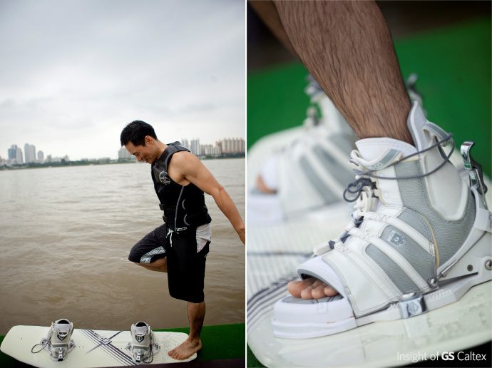 웨이크보드와 신발의 모습