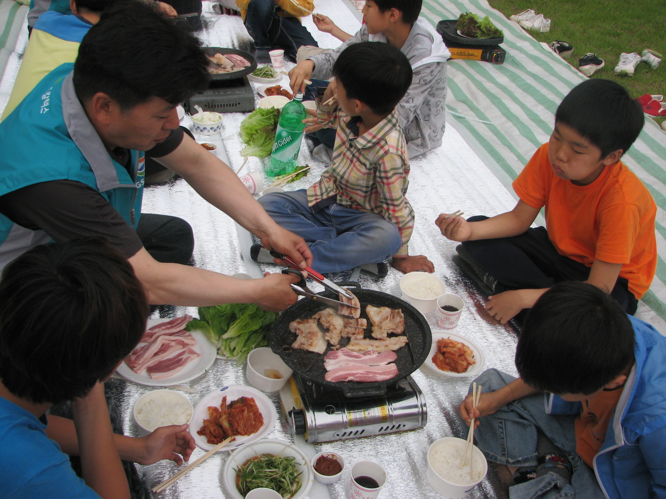 희망에너지교실 환경미화 후 삼겹살 파티_11.05.27 삼겹살 파티