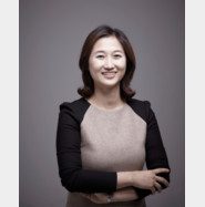  큰딸 윤경록 과장(법무팀)