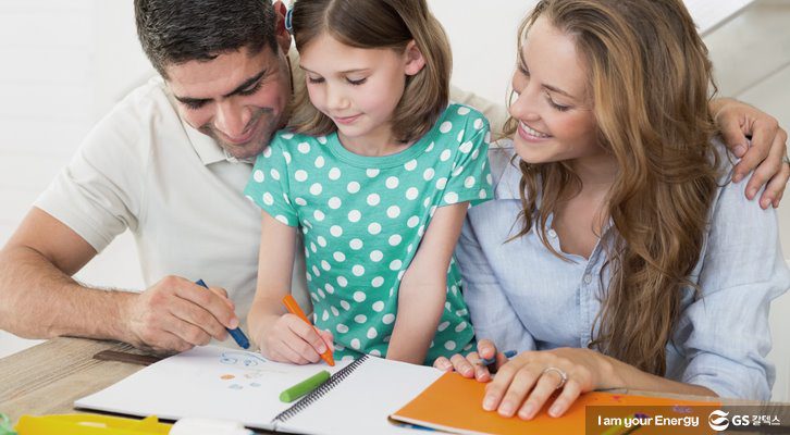 화목한 부모와 청소년 자녀의 모습