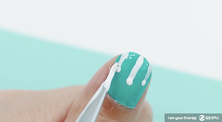 네일아트봉 세필붓 이용해 선 긋기