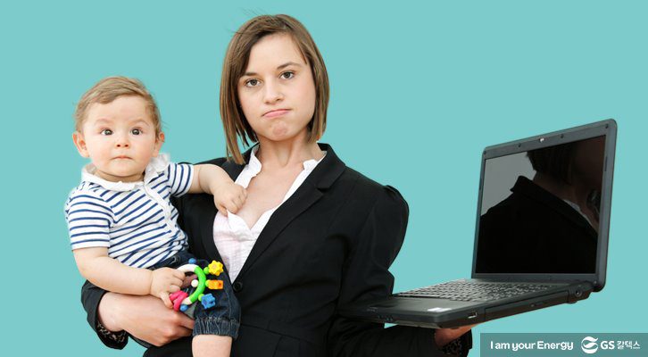 어린 자녀와 직장을 동시에 소화하는 맞벌이 워킹맘