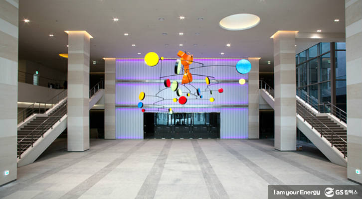 GS칼텍스 여수 예술 문화공간 예울마루 로비의 모빌 예술 작품