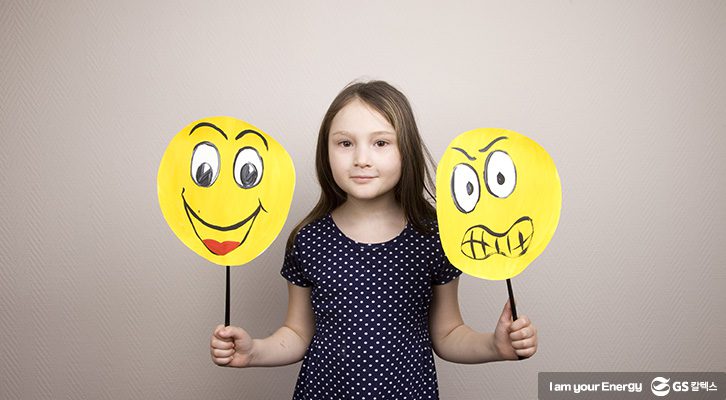 자신의 긍정적, 부정적 정서를 받아들어야 하는 청소년의 모습