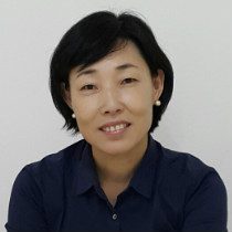 이일수 (미술서 작가, 전시총감독)