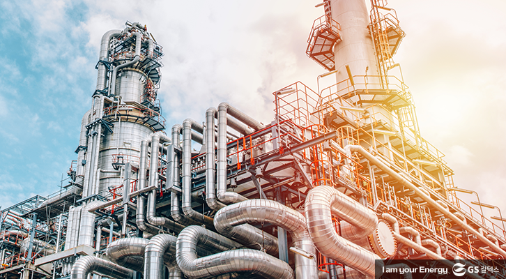제조, 유통과정에서 색이 변하는 석유, 정제 공장 이미지