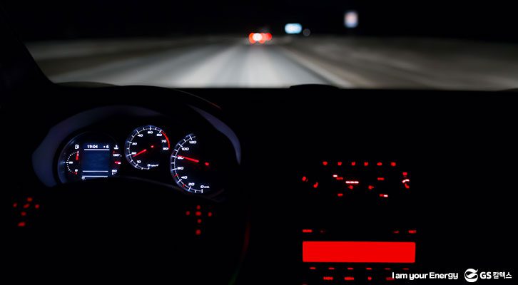 어두운 차량 내부