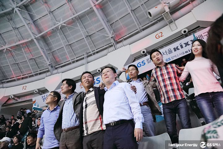 gs칼텍스, gs칼텍스사보, GS칼텍스서울Kixx배구단을 응원중인 GS칼텍스 직원들