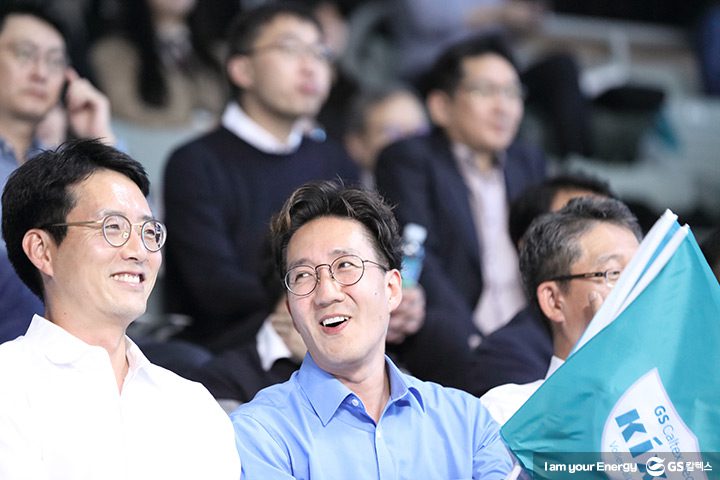 gs칼텍스, gs칼텍스사보, GS칼텍스서울Kixx배구단을 응원중인 GS칼텍스 직원들