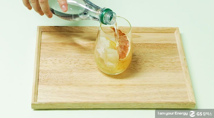 탄산수 따르기