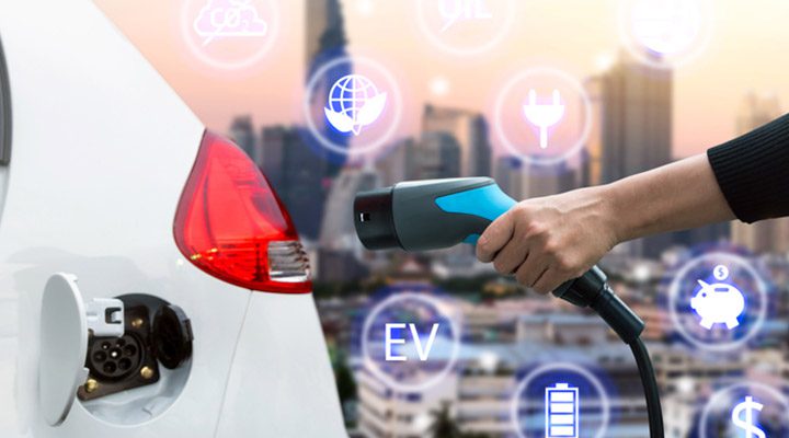 전기차에 주유하는 모습