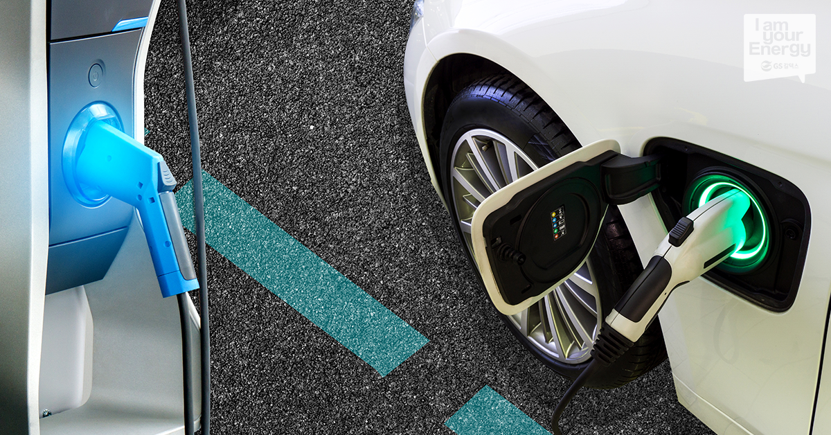 친환경 자동차에 주유되고 있는 모습