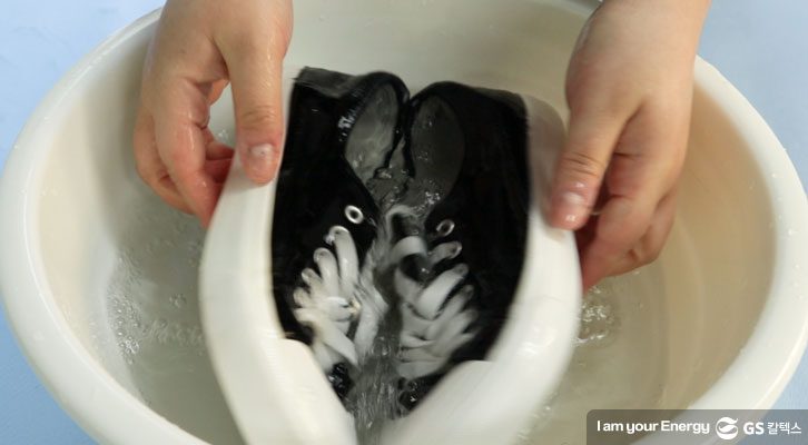 깨끗한 물로 헹궈주면