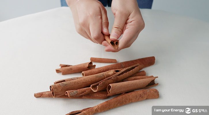 해충퇴치제_계피 조각내기