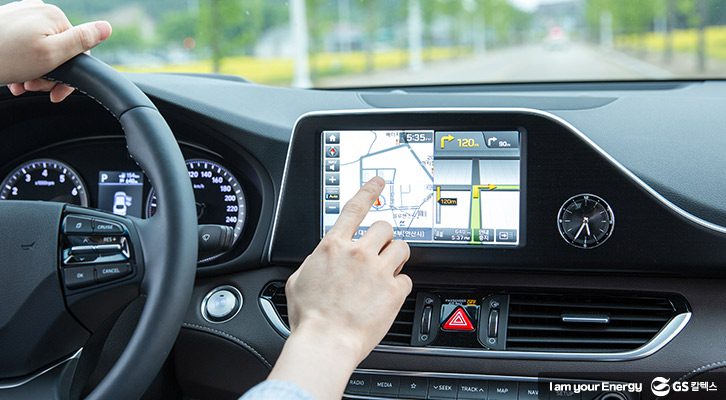 운전자도 잘 모르는 교통법규_주행 중 내비게이션 조작 금지