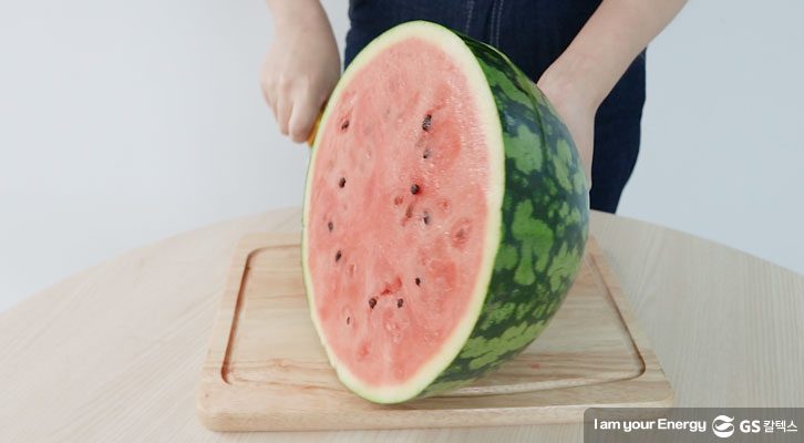 여름 과일,채소 손질법_수박큐브썰기_2