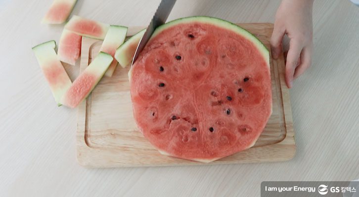 여름 과일,채소 손질법_수박큐브썰기_3