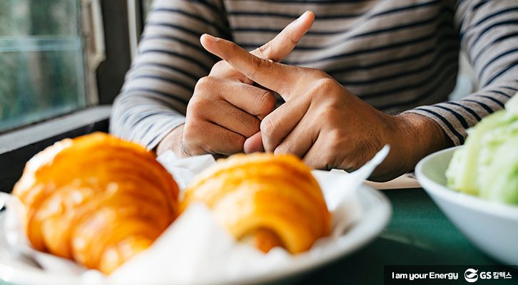 생활 속 에너지_식중독 대처법_음식보다는 충분한 수분 보충이 먼저