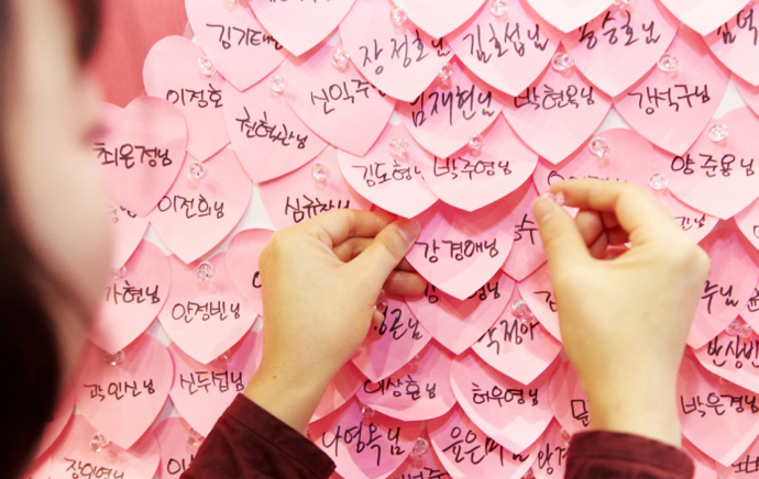 GS칼텍스 로비 한 켠을 차지한 핑크빛 하트!