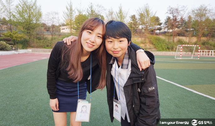 아이와 치료사가 함께 찍은 사진